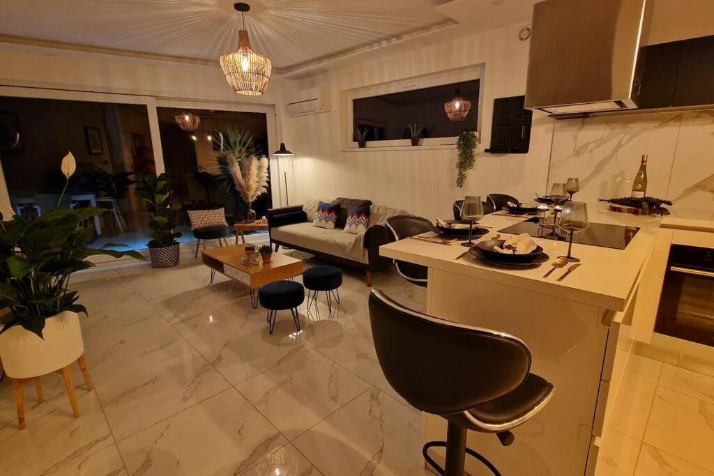 Suite Prestige Logement Neuf Avec Spa Et Ecran De Cinema En Rez De Jardin Кольмар Екстер'єр фото