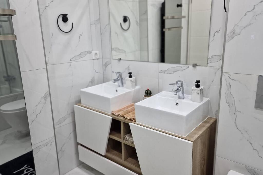 Suite Prestige Logement Neuf Avec Spa Et Ecran De Cinema En Rez De Jardin Кольмар Екстер'єр фото