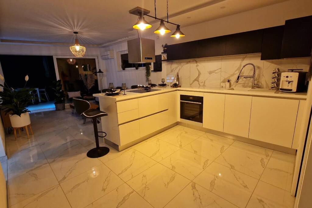 Suite Prestige Logement Neuf Avec Spa Et Ecran De Cinema En Rez De Jardin Кольмар Екстер'єр фото